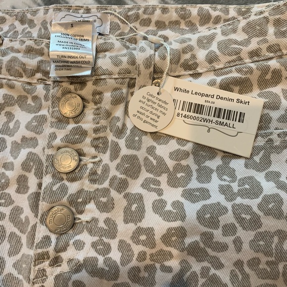 White denim leopard skirt NEW - Picture 3 of 3